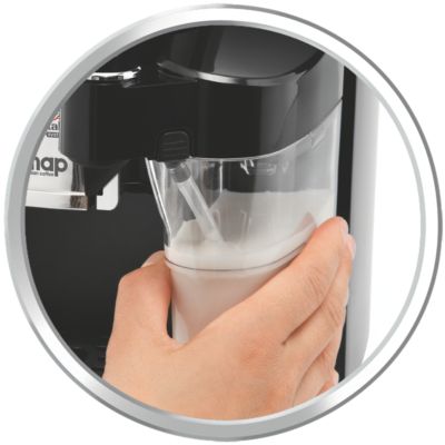 Milk drinks at just one touch with integrated milk carafe