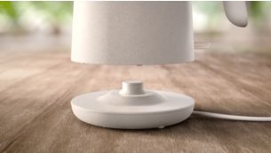 Cordless kettle on 360&deg; pirouette base for easy lifting