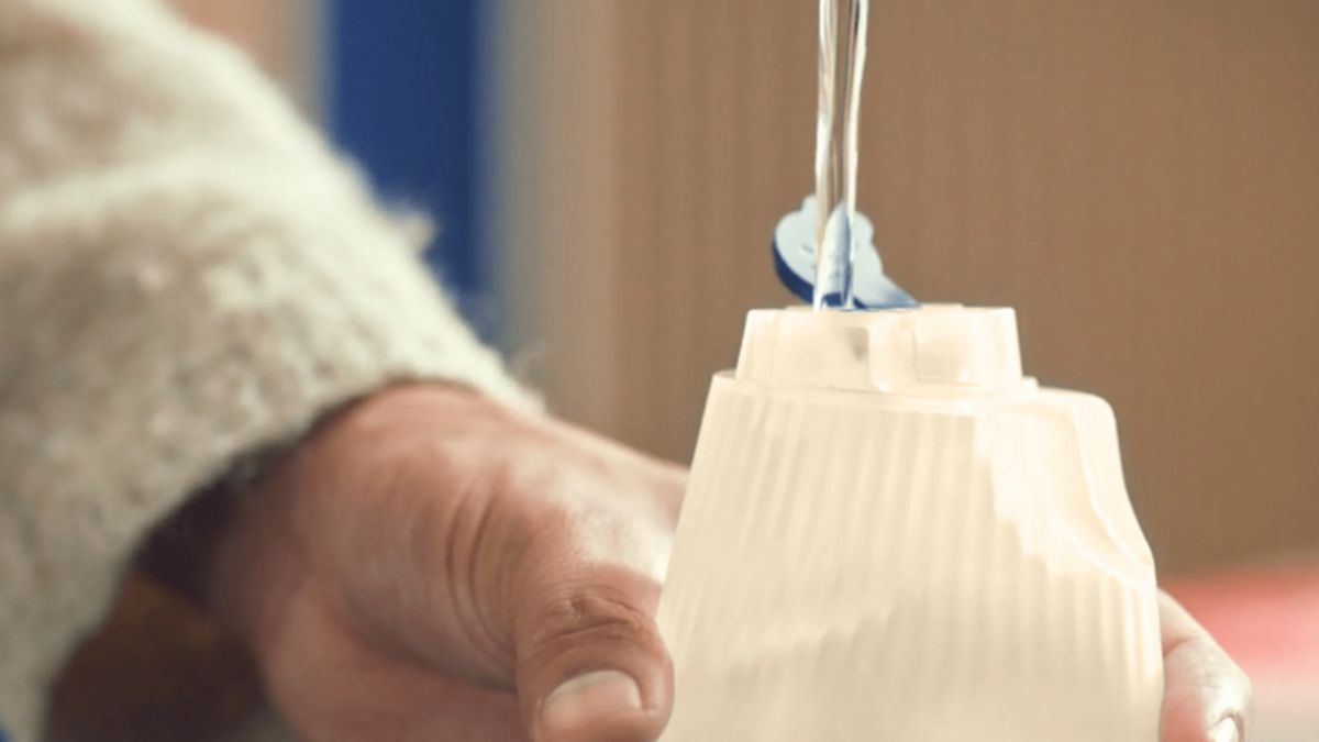 Detachable water tank: Quick refill, no interruptions