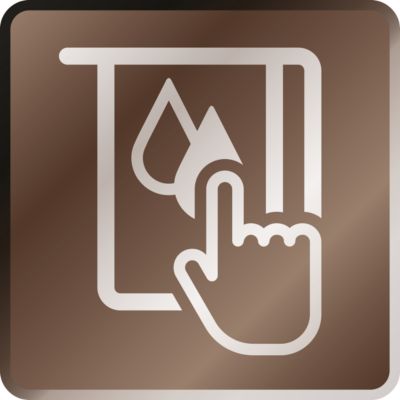 Kapučino ir latė su pieno puta iš pieno ąsotėlio, pagaminta vienu paspaudimu