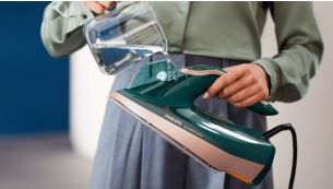 Repassez davantage de v&ecirc;tements avec le r&eacute;servoir d'eau de 350&nbsp;ml