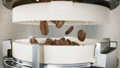 20,000 כוסות של הקפה המשובח ביותר הודות לראשי המטחנה הקרמיים העמידים