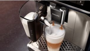Silkebl&oslash;d m&aelig;lkeskum takket v&aelig;re det hurtige LatteGo-system