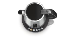 Flat heating element for fast boiling and easy cleaning