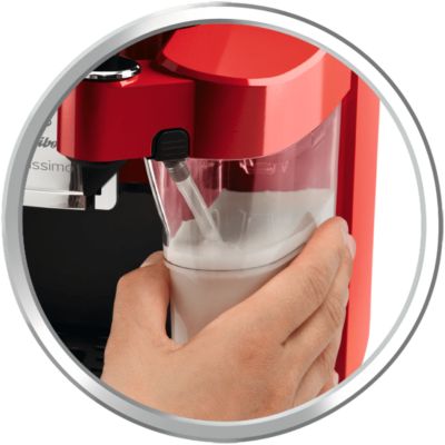 Des boissons lactées d'une simple pression grâce à la carafe à lait intégrée
