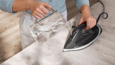 Likajte dlje s 300-mililitrsko posodo za vodo, napolnite kadar koli