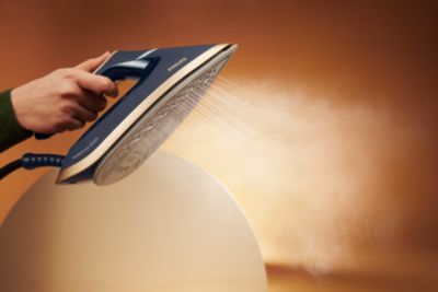 Moćan mlaz pare koji uklanja nabore