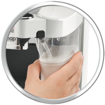 Milk drinks at just one touch with integrated milk carafe