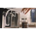 Volautomatische espressomachine met melkreservoir