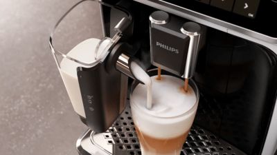Espuma de leche suave y cremosa gracias al sistema LatteGo de alta velocidad