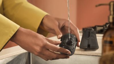 Резервоар за вода от 100 ml, за да можете да придадете страхотен вид на цял тоалет още при първия опит
