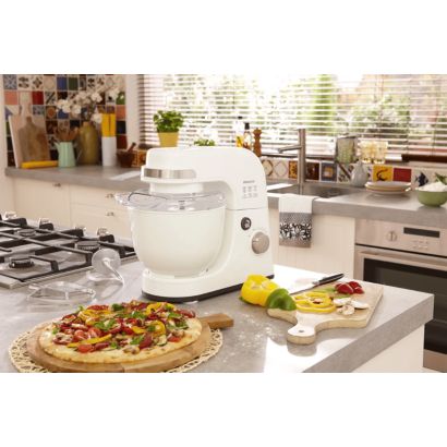 Main in-use photograph Philips Viva Collection Kitchen Machine HR7915/00