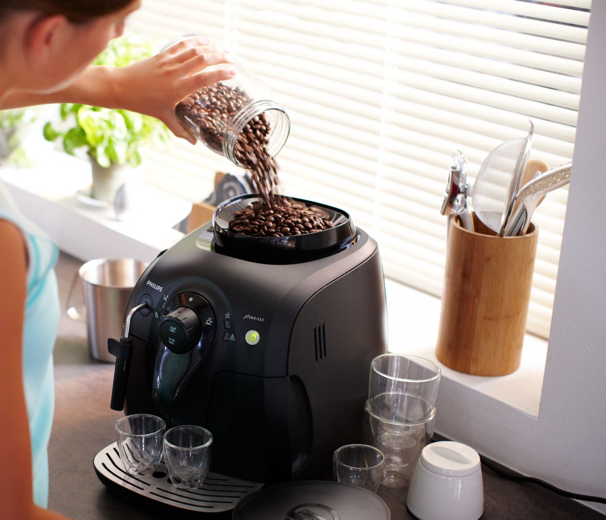2000 Series Super automatic espresso machine HD8651 01 Philips