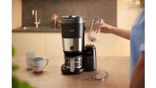  Conveniently refill detachable water tank for up to 10 cups