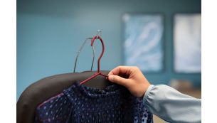 Retractable top hook for convenient hanging of clothes