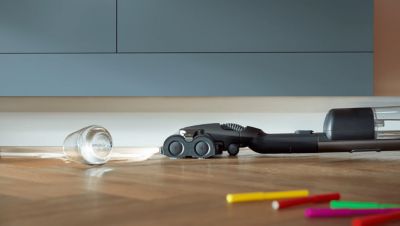 Дълбоко 180◦ плоско достигане дълбоко под ниски мебели