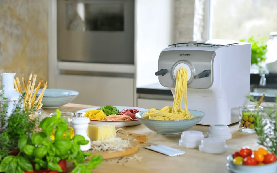 Premium collection Pasta and noodle maker HR2357/05 | Philips