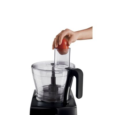 V veliki kanal za polnjenje lahko naložite cele sadeže ali zelenjavo