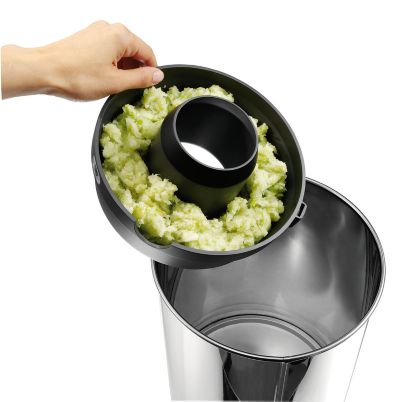 Toda a polpa é coletada em um único recipiente.