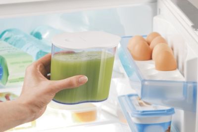 Esta jarra mantiene el jugo fresco por más tiempo