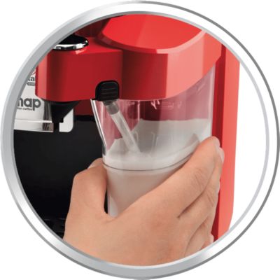 Milk drinks at just one touch with integrated milk carafe