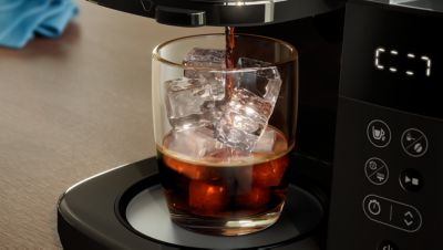 Prepare café helado para refrescar sus días de verano