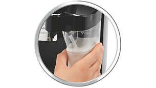 Des boissons lactées à la simple pression d'un bouton grâce à la carafe à lait intégrée