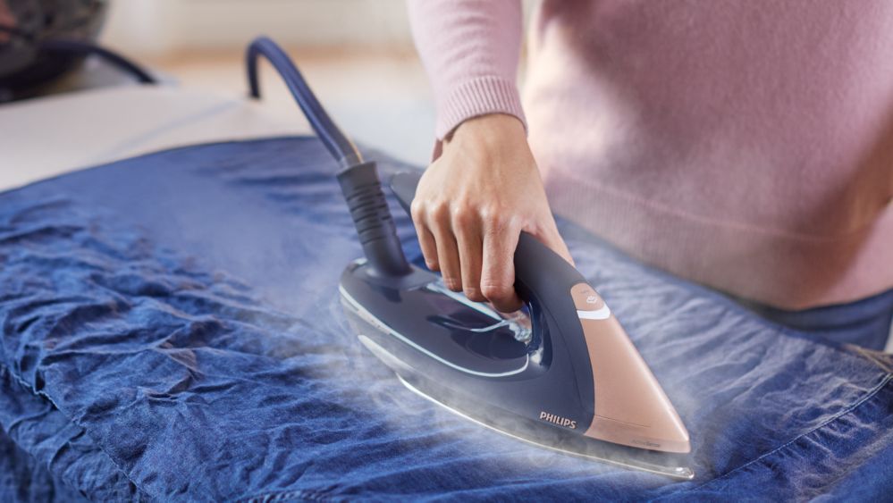 Intelligent automatic steam for faster and easier ironing