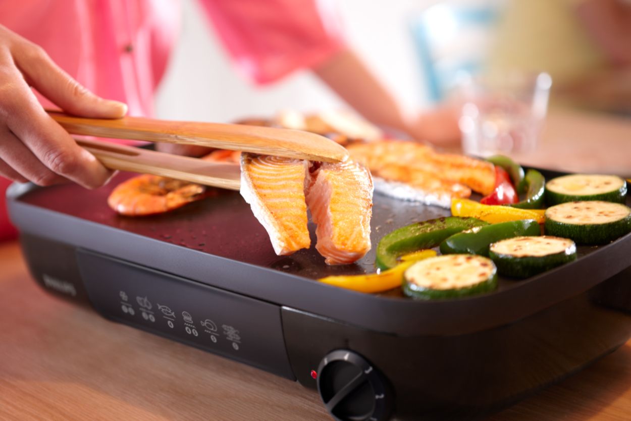Faites pivoter la plaque pour des grillades à votre goût