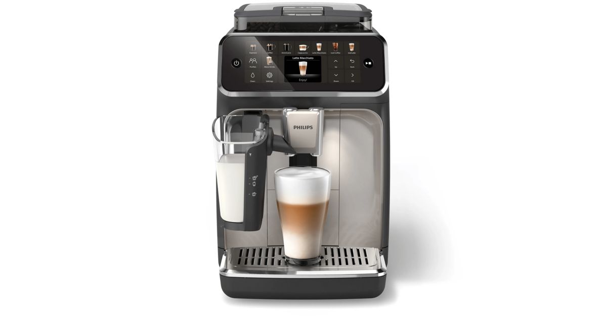 Philips 5500 Series LatteGo EP5547/90 and De'Longhi Magnifica Plus ECAM320.60.B product comparison image
