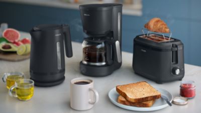 Pilnā brokastu komplektā pieejami arī tosteris un kafijas automāts