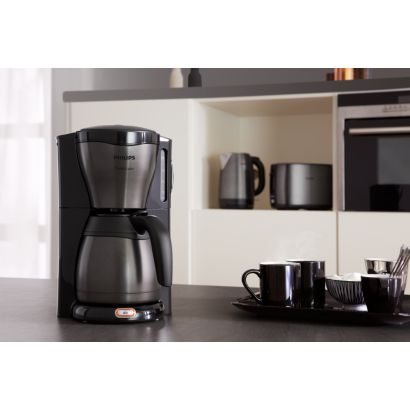 Un caffè caldo e delizioso, in un design elegante