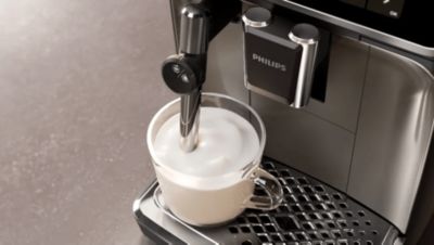 Ukusna pena od mleka ili vruće mleko pomoću nove cevi za paru