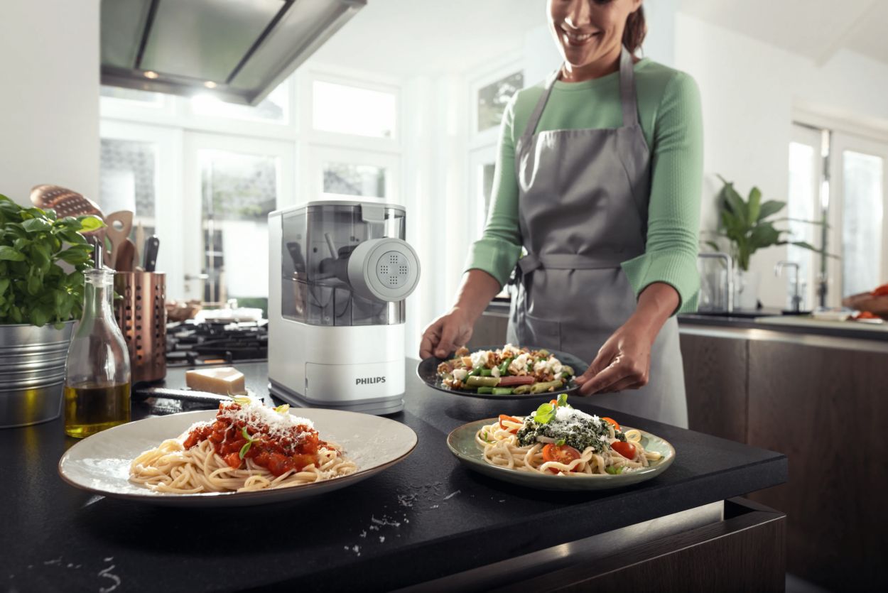 Viva Collection Pasta and noodle maker HR2370/05 | Philips
