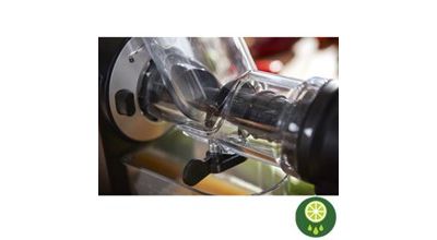 סחוט את כל הפירות שאתה אוהב, כולל רימון