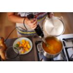 Powerful and easy-control hand blender