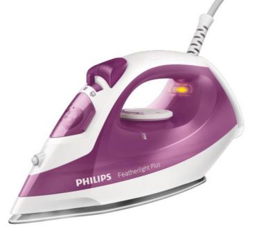 Steam iron with non stick soleplate
