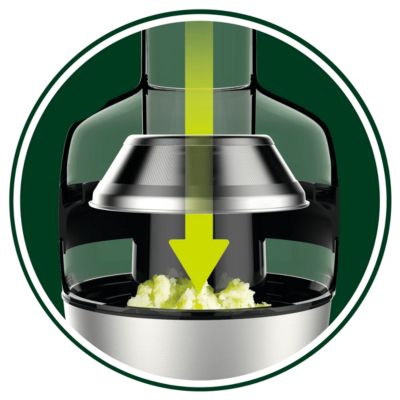 A polpa cai naturalmente para um recipiente
