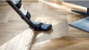 Divu suku spēcīgā jauda savāc vairāk mitro un sauso netīrumu ar katru kustību