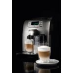 Main in-use photograph Philips Intelia Super-automatic espresso machine sīktēls