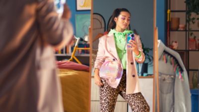 Areja roupas, remove odores, permite menos lavagens