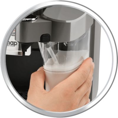 Milk drinks at just one touch with integrated milk carafe