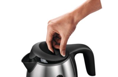 Hinged lid with large opening for easy filling and cleaning