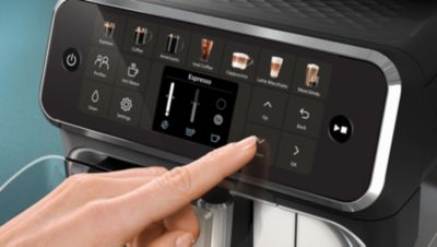 Izberite, prilagodite in shranite napitke na intuitivnem zaslonu