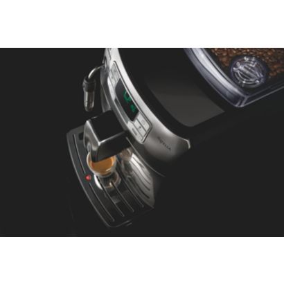 Espreso un krēmīgas piena putas ar vienu pogas pieskārienu