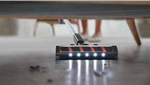 El cepillo con luz LED revela el polvo oculto y guía cada movimiento.