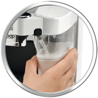 Milk drinks at just one touch with integrated milk carafe