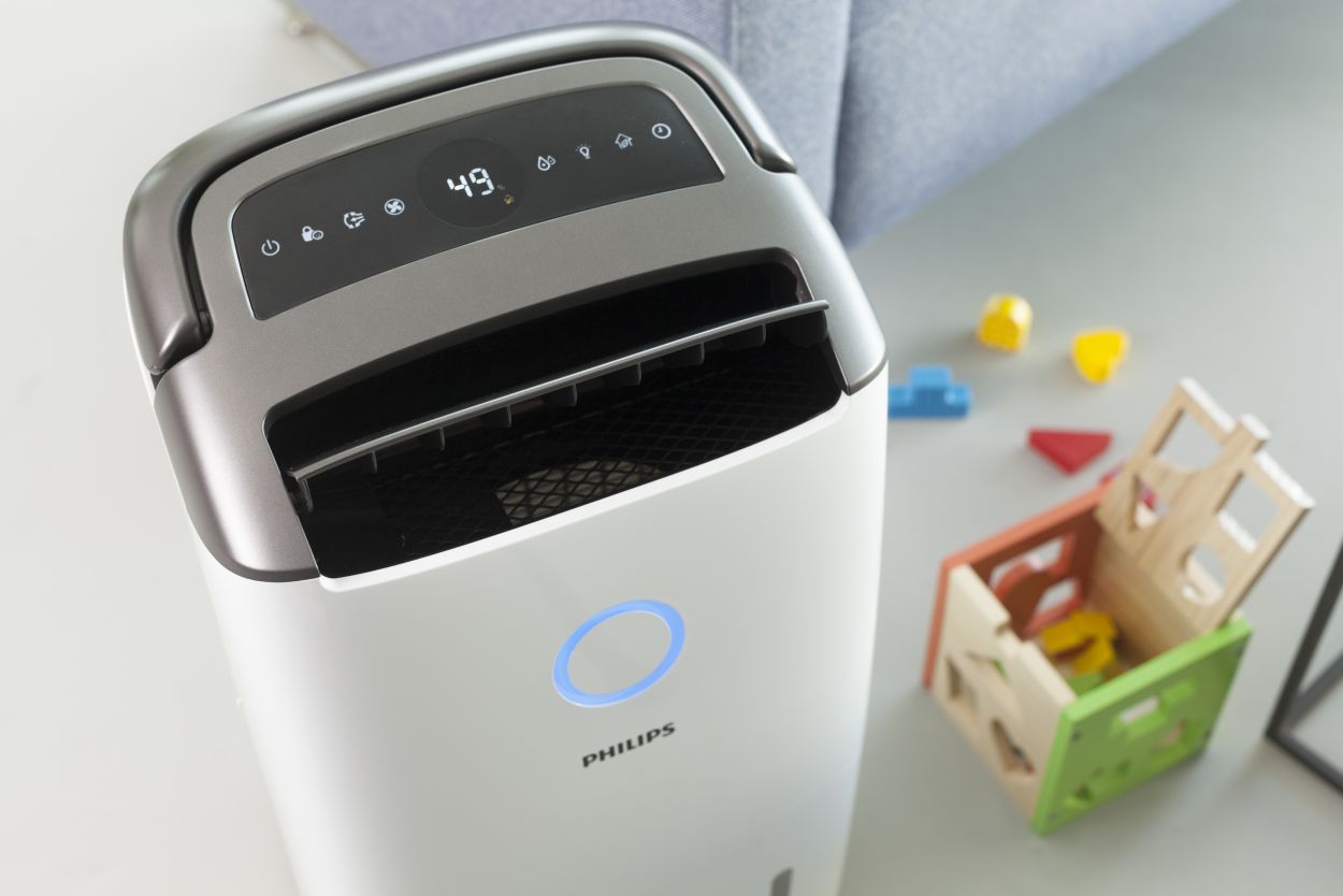 Series 5000 2 in 1 Air purifier and dehumidifier DE5205 30 Philips