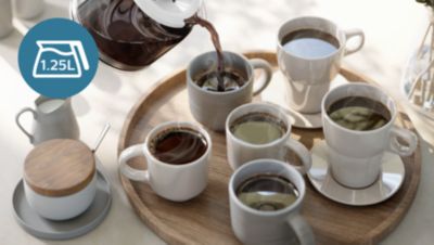 Насладете се на до 10 чаши горещо кафе с каната с вместимост 1,25 l