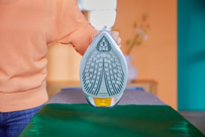 Pilienaptures sistēma gludināšanas laikā pasargā apģērbus no traipiem